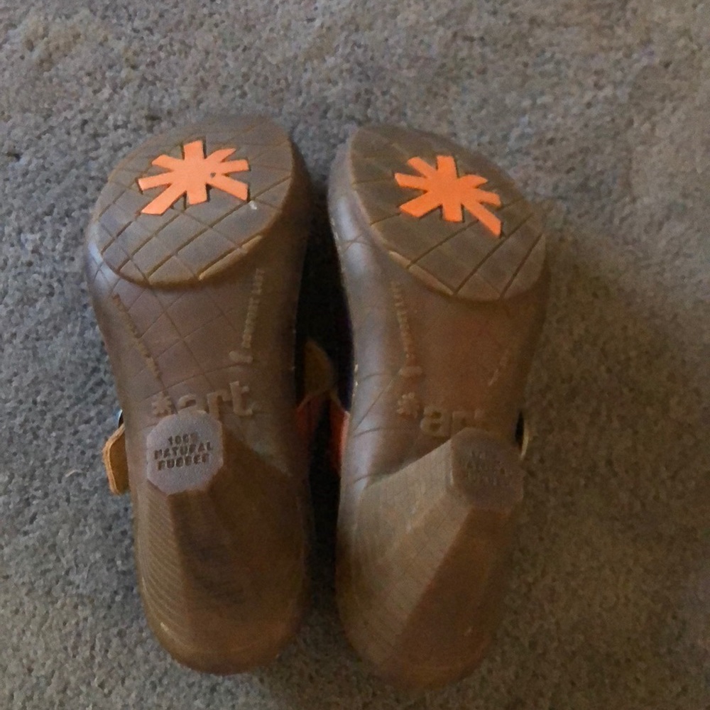 Heels - Picture 3 of 3